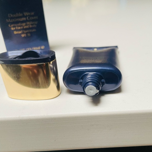 Estee Lauder New Double Wear Maximum Cover tone 1N3 Creamy Vanilla - Picture 6 of 7
